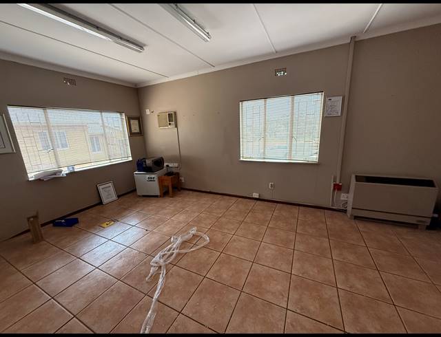 3,927M² WAREHOUSE FOR SALE IN MALMESBURY INDUSTRIA